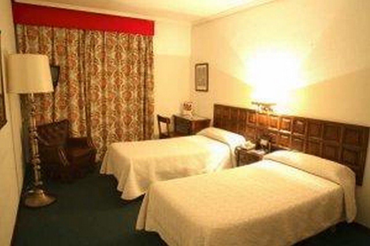 Monclus Hotel Palencia Bagian luar foto